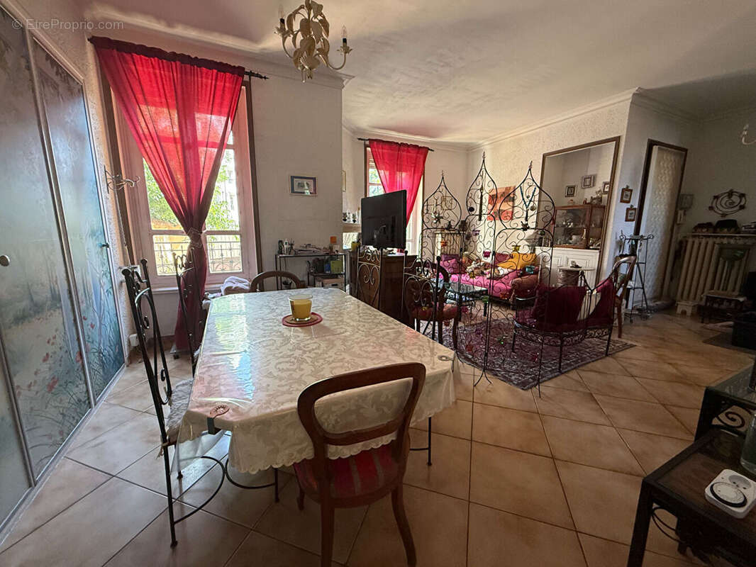 Maison Villeurbanne 4 pièces, charme de l'ancien, 2 cours, 3 chambres possibilité 4 , combles aménageables, caves - photo 5
