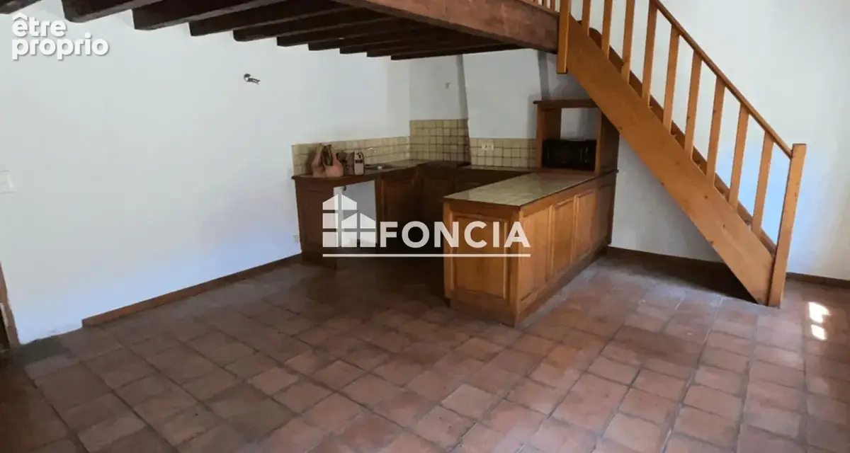 Appartement T2  en duplex 46 m2  plein coeur d'Uzès au dernier étage - photo 2