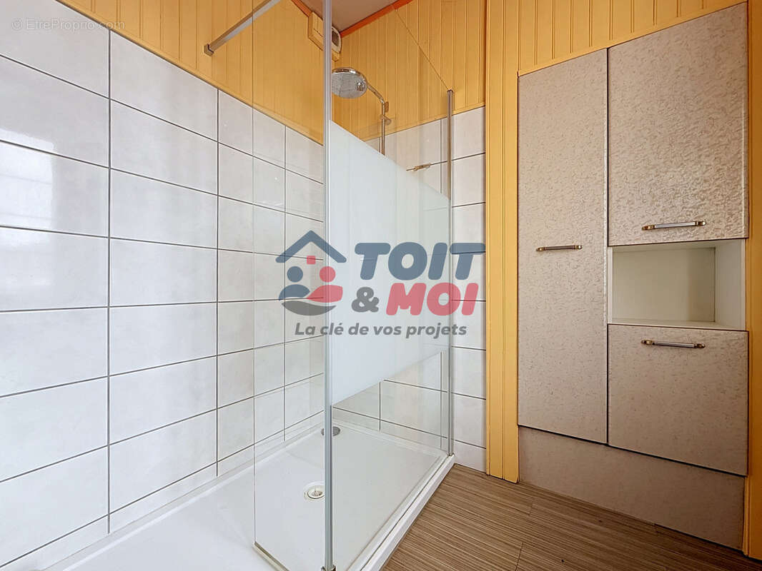Maison à vendre à Vesoul avec piscine   125 m2   4 chambres   Terrain 629 m2   Double garage - photo 10