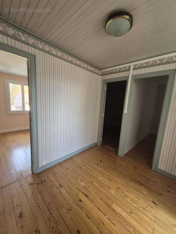 Maison à MONTREAL-LA-CLUSE