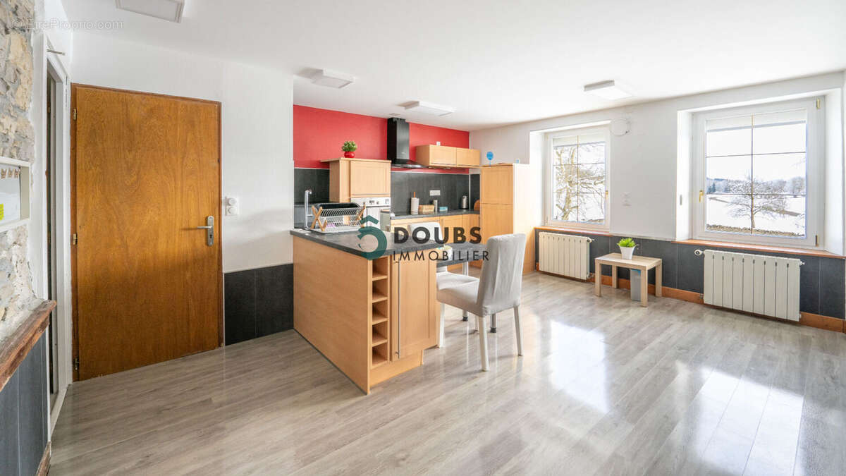 Maison à SAINT-JULIEN-LES-RUSSEY