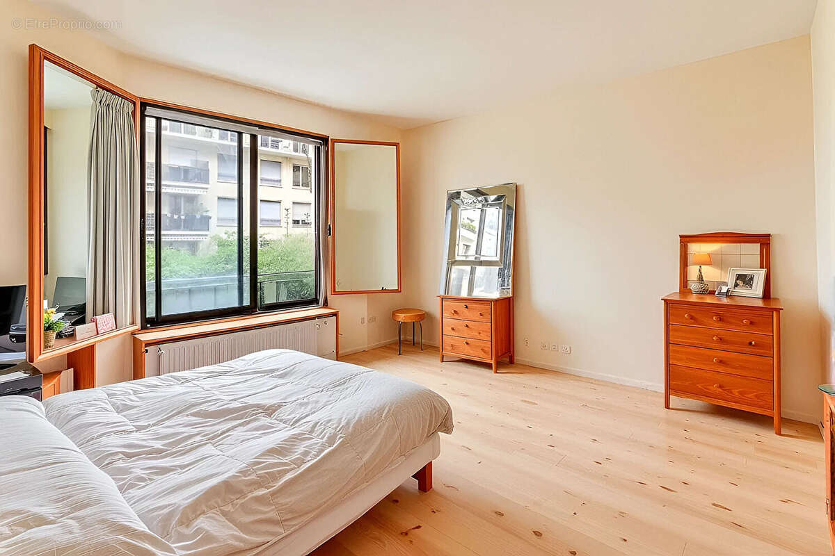 Appartement à NEUILLY-SUR-SEINE