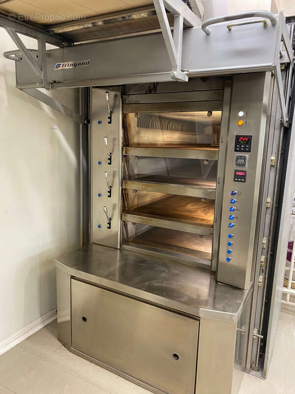 Commerce à CADEROUSSE