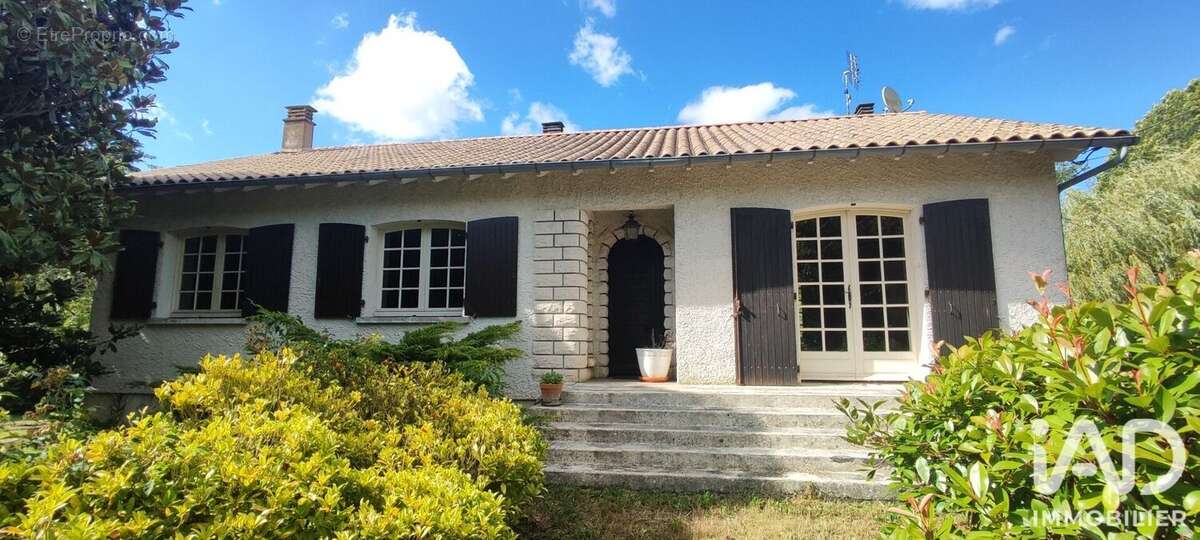 Maison 135 m² à La Creche  - photo 2