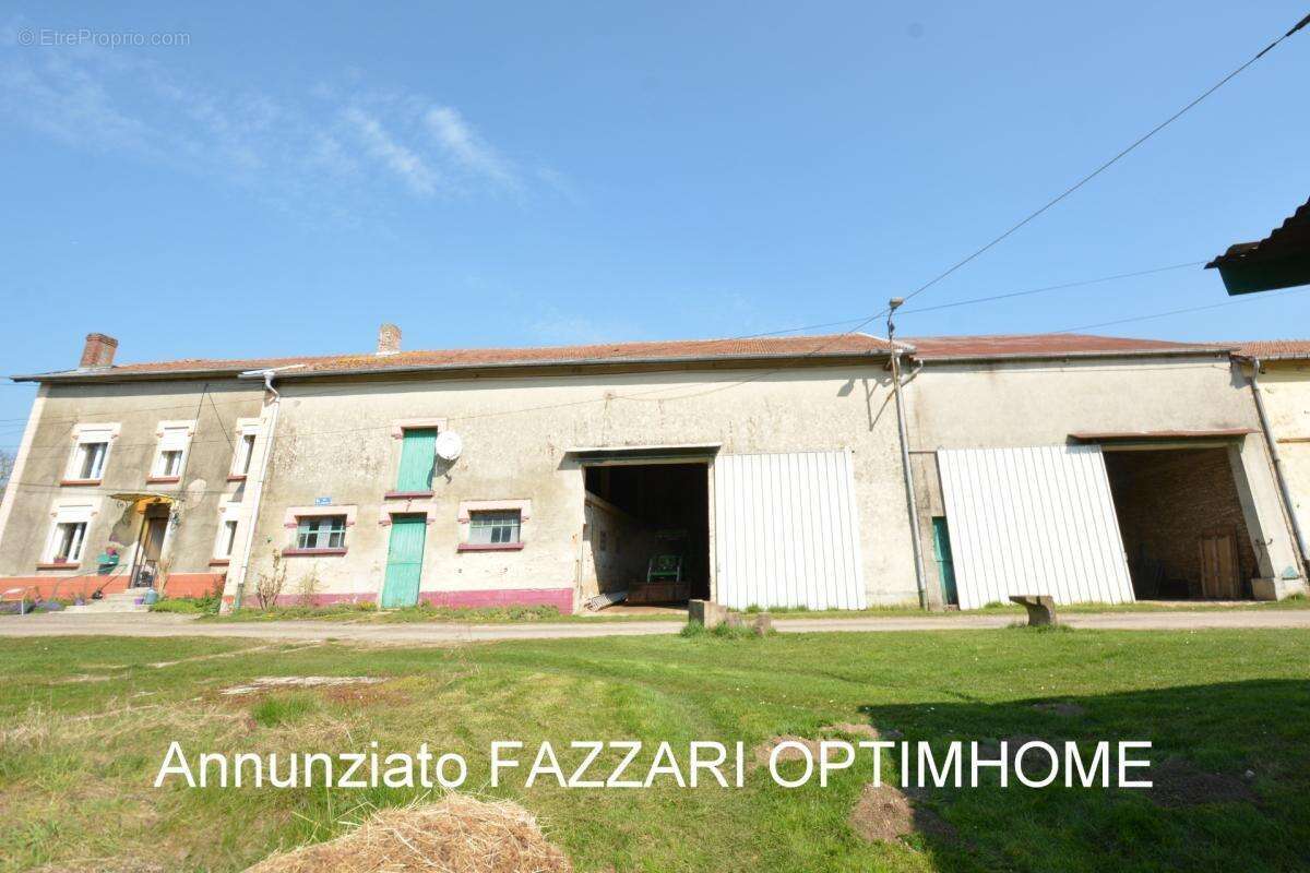 Ancien Corps de ferme de caractère avec dépendances – Terrain de 5960 m² – Proche Belgique & Luxembourg - photo 4