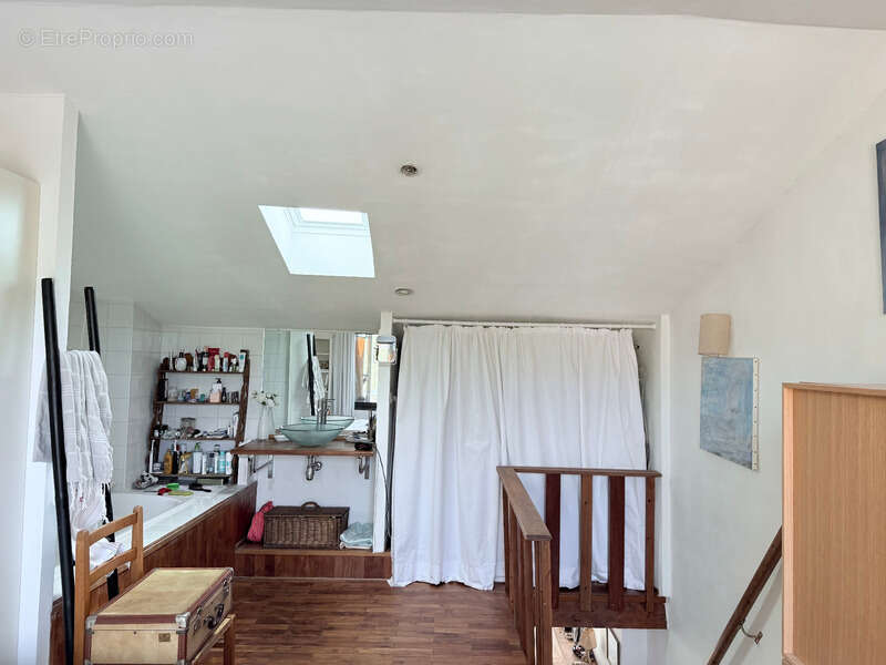 T2 Duplex dernier étage 57m² + terrasses – Vues toits & Thermes – Aix Centre - photo 9