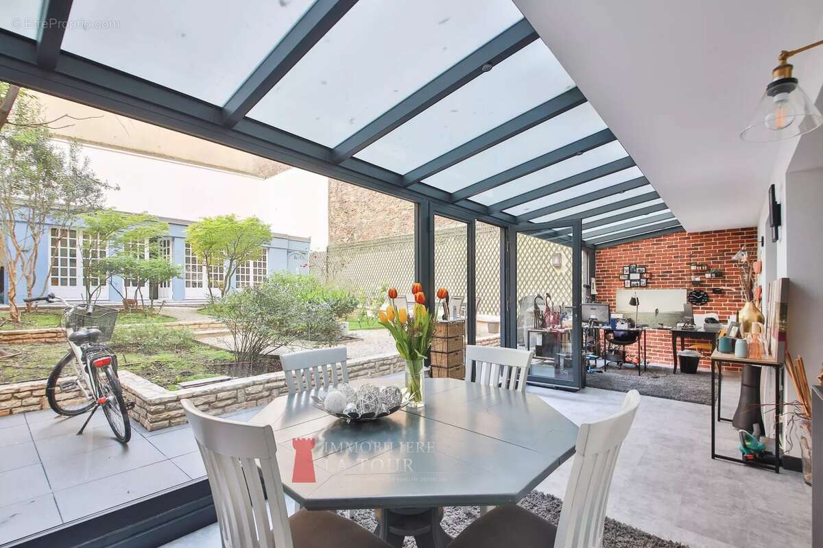 Appartement à PARIS-16E