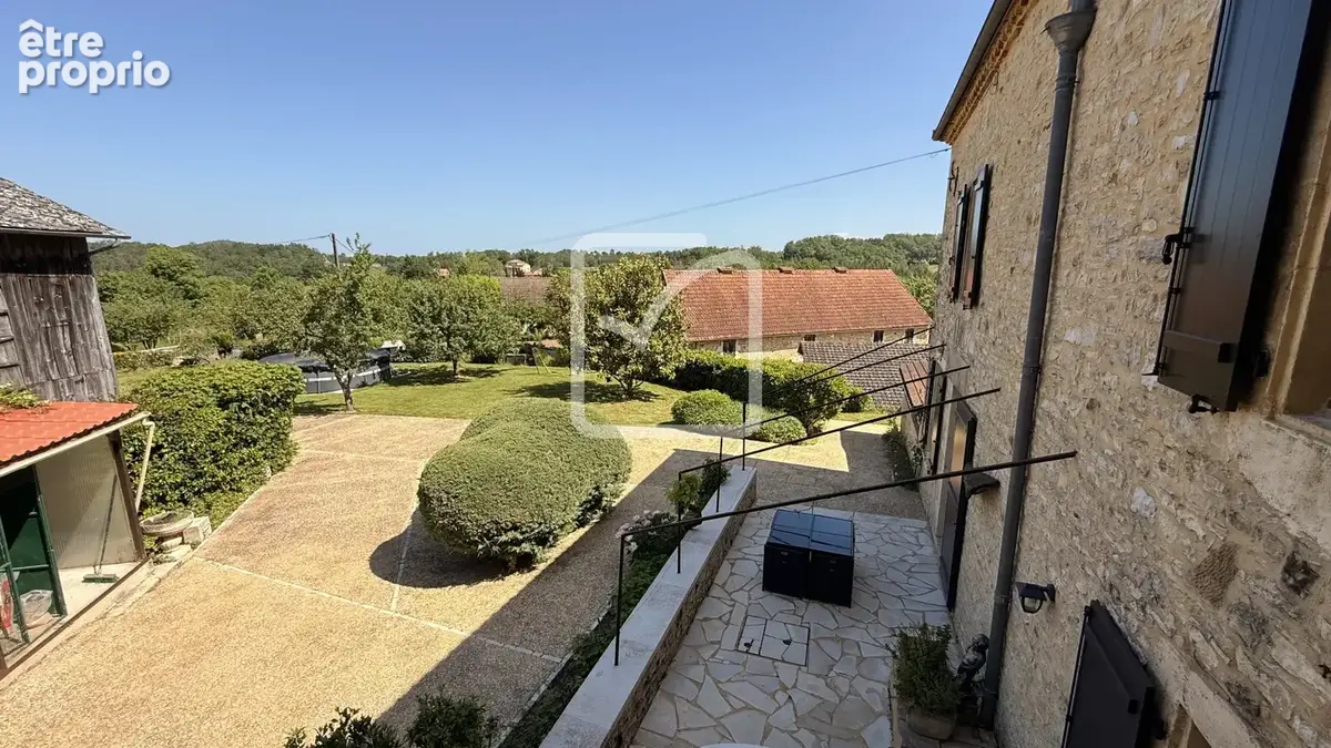 Grande maison familiale en pierre   Volumes, confort et potentiel à Gourdon - photo 17