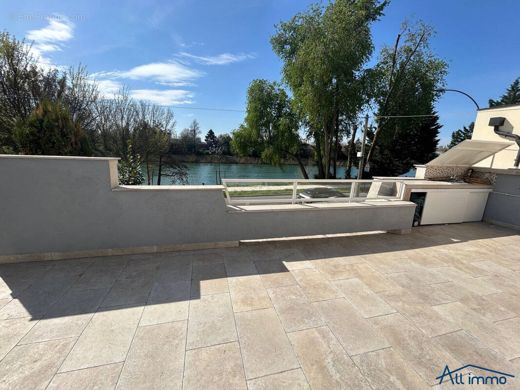 Commerce à SAINT-MAUR-DES-FOSSES