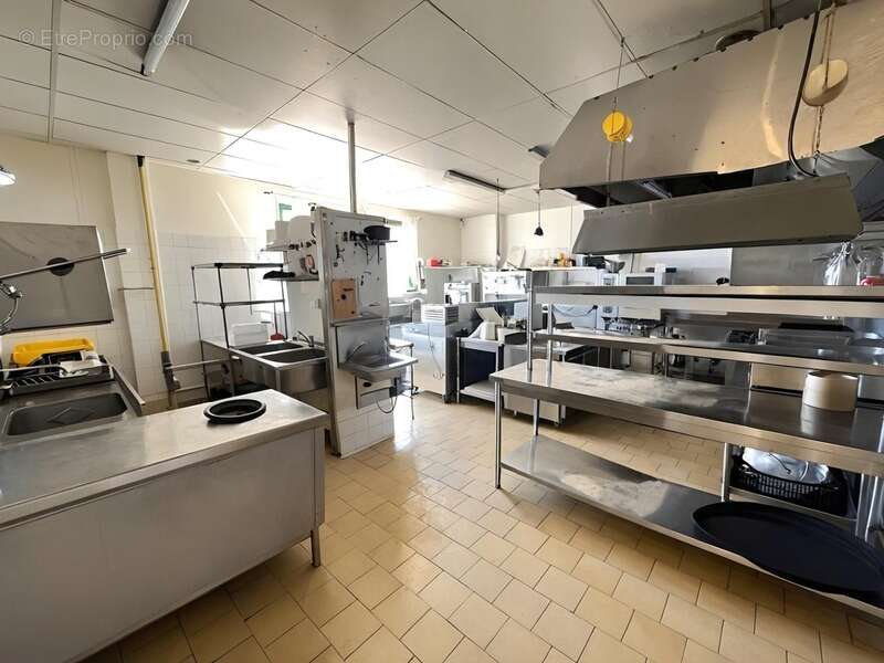 Commerce à SAINT-JEAN-DE-VEDAS