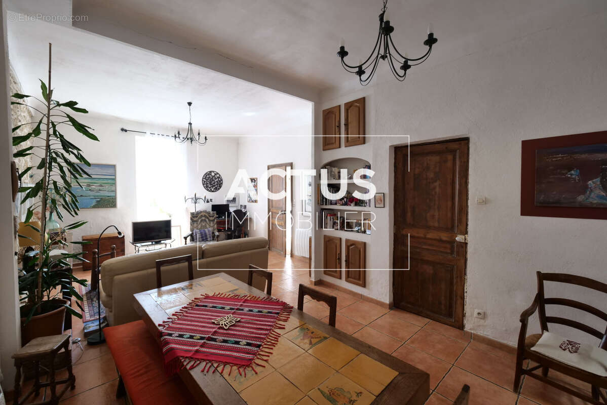 Maison 101 m² à Salon-De-Provence  - photo 4
