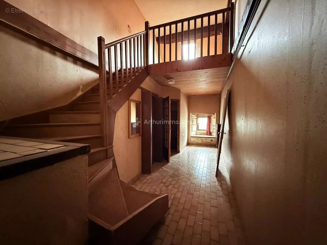 Maison à OUTREMECOURT