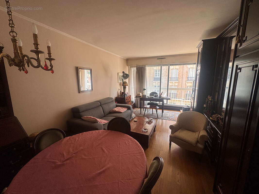 Appartement à PARIS-19E