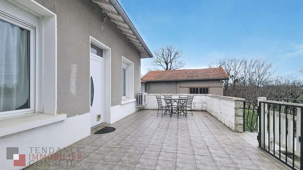 Maison à SAINT-ETIENNE-DES-OULLIERES