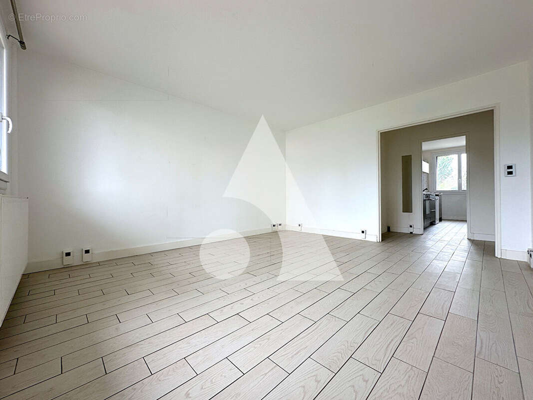 Appartement à CORBEIL-ESSONNES