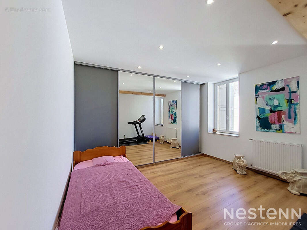 A Vendre Maison de ville en pierre rénovée avec cour intérieure et piscine au centre-ville de Condom - photo 15