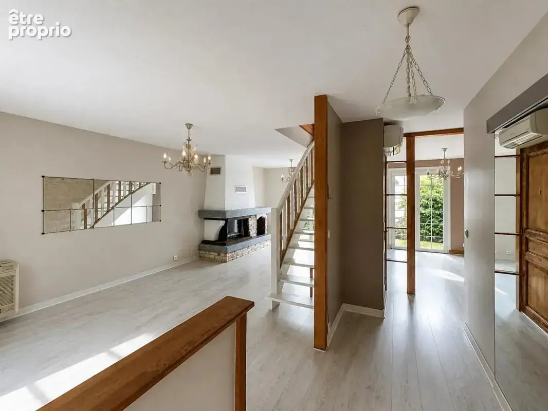 Maison de 8 pièces de 187 m² à Serris Bourg - photo 6
