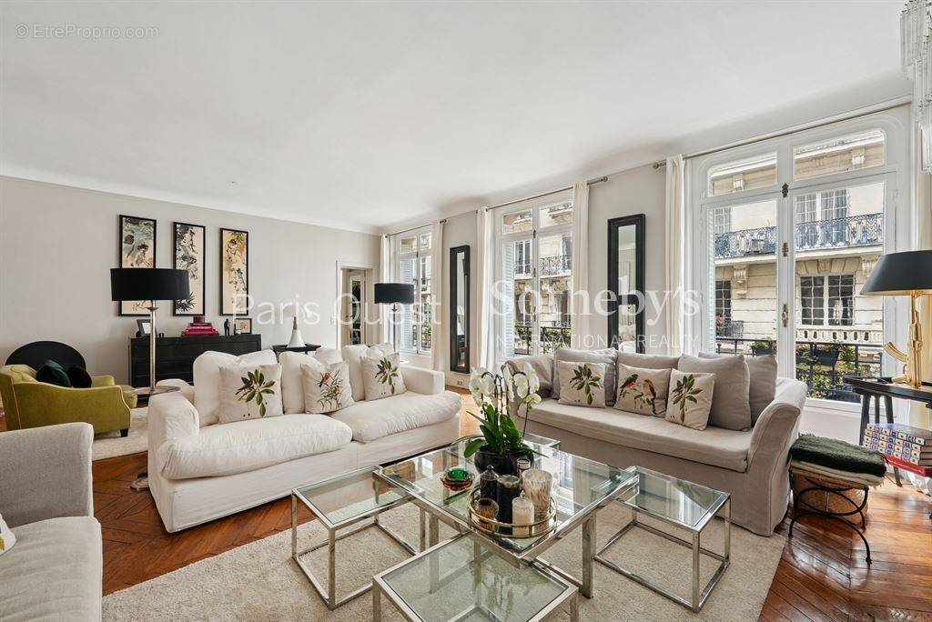 Appartement à PARIS-17E