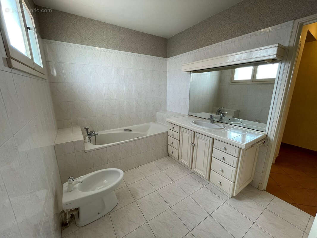 Maison à VILLENEUVE-DE-LA-RAHO