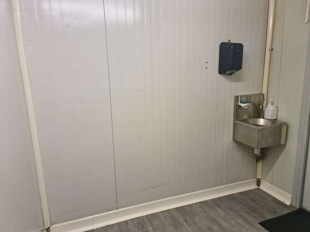 Commerce à VILLENEUVE-LE-ROI