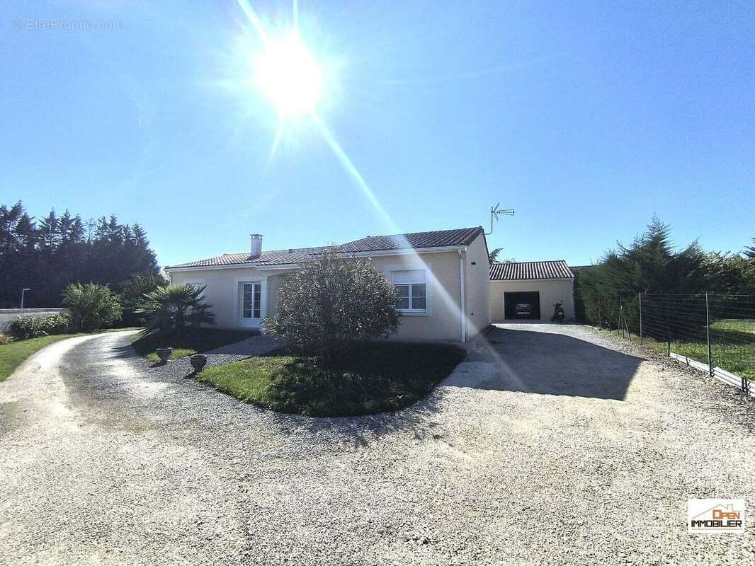 Maison à LA COURONNE