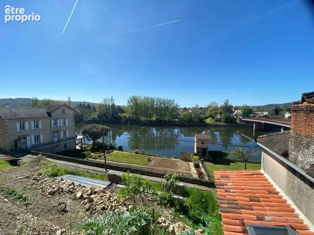 Maison en pierre amenagee sur 2 niveaux avec jardin de       1102 m². - photo 3