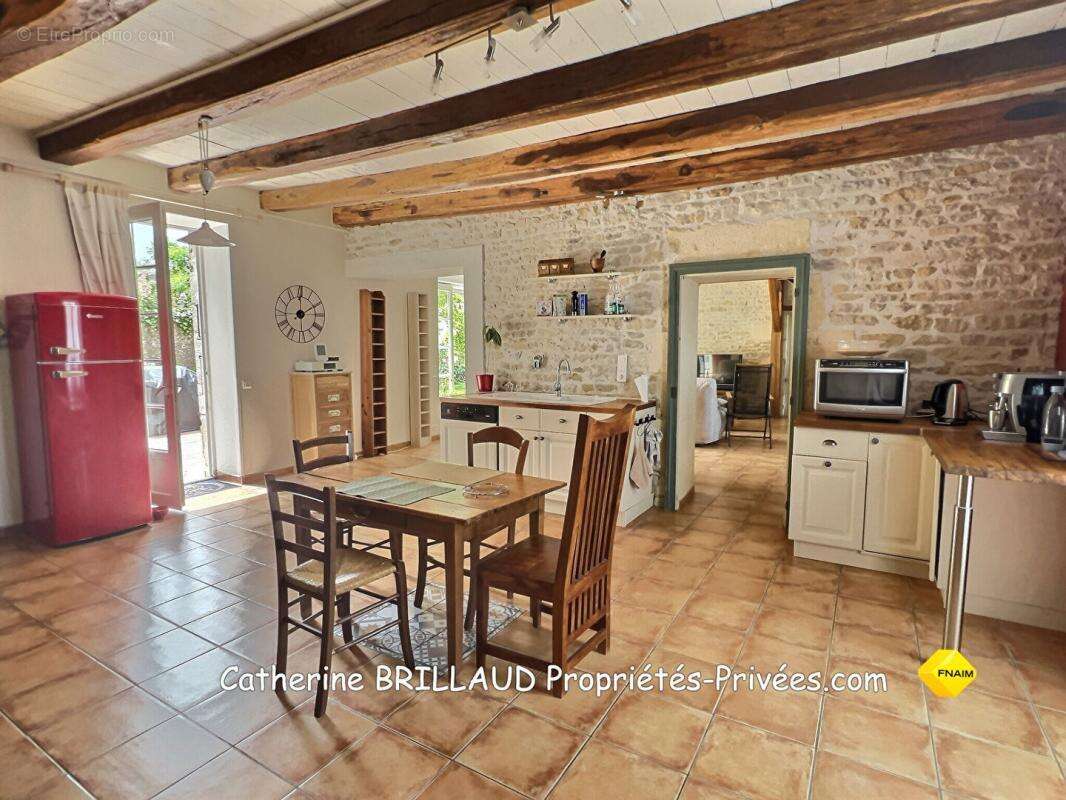 Maison à CHAMPAGNE-LES-MARAIS