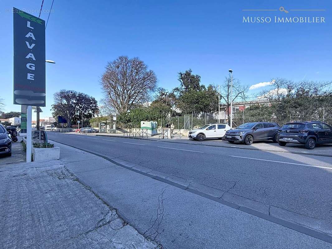 Commerce 65 m² à Marseille-9e  - photo 3