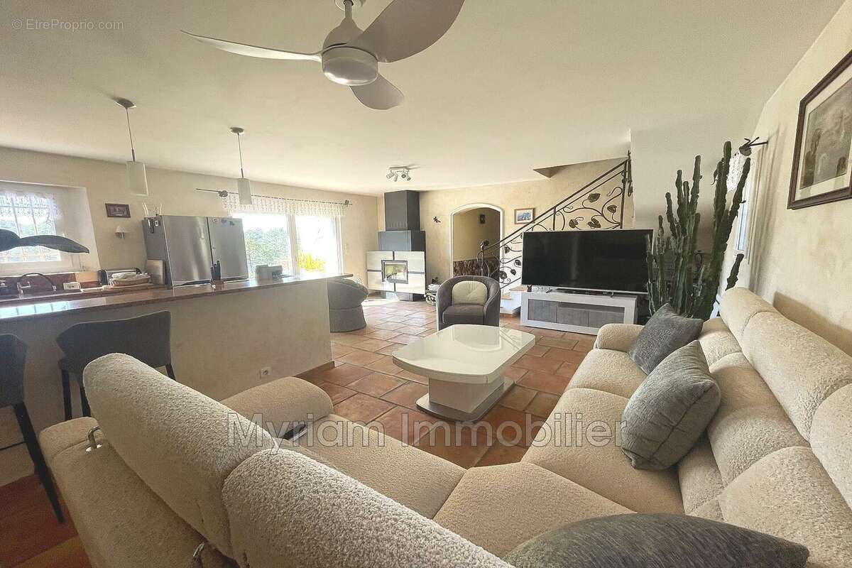 Maison à SAINT-CEZAIRE-SUR-SIAGNE