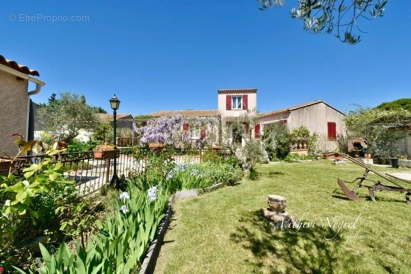 Maison à MOURIES
