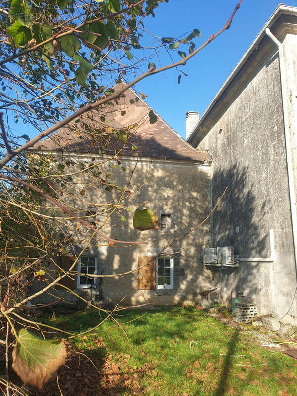 Maison à BARBEZIEUX-SAINT-HILAIRE