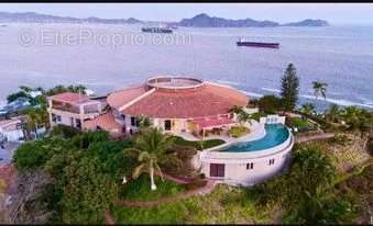 Maison à MONTHARVILLE