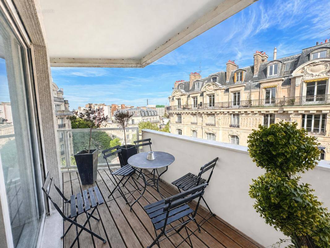 Appartement à PARIS-16E