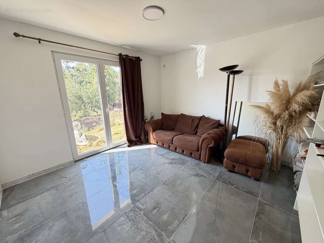 Figanières – maison récente de plain-pied – 109 m² – 3 chambres – dpe a – terrain 1 062 m² - photo 12