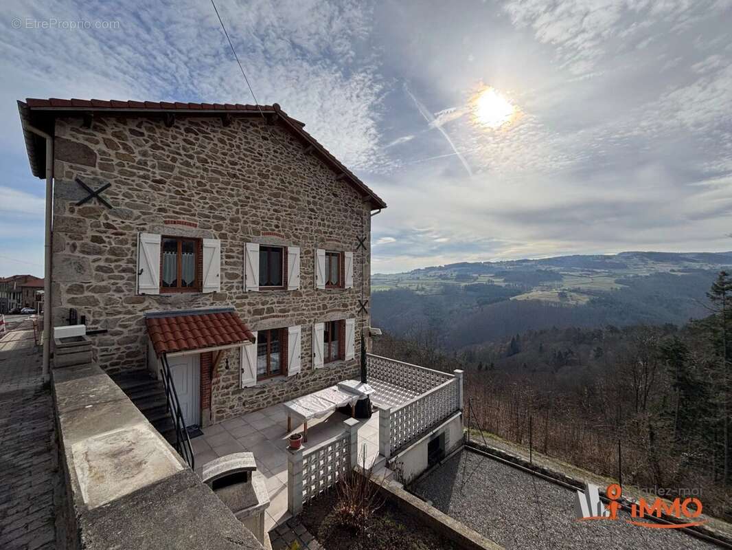 Maison à SAINT-GEORGES-EN-COUZAN