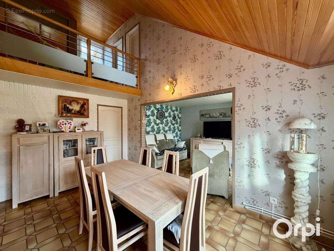 Maison à OYE-PLAGE