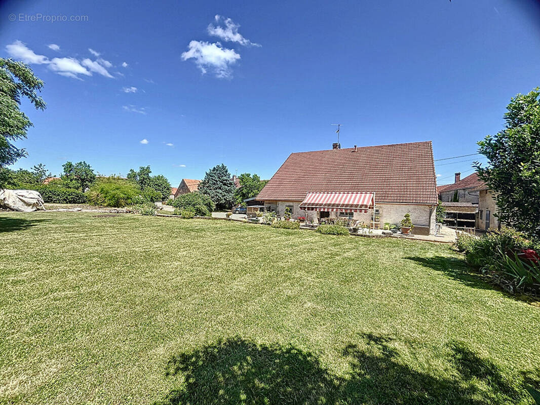 Maison à FRAIGNOT-ET-VESVROTTE