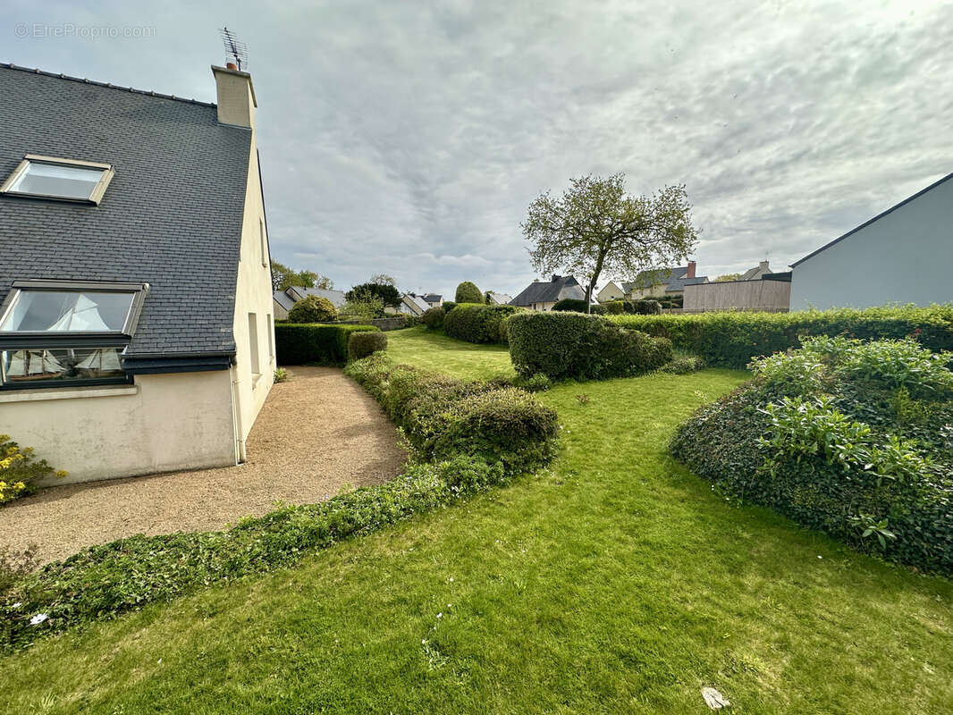 Maison à LA ROCHE-DERRIEN