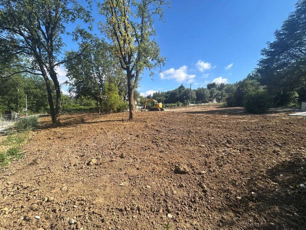 La Gaude : Terrain constructible viabilisé - photo 4