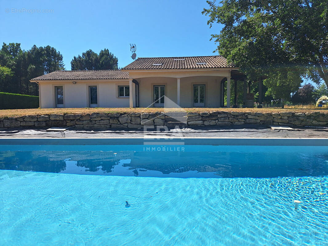 Maison à MENESPLET