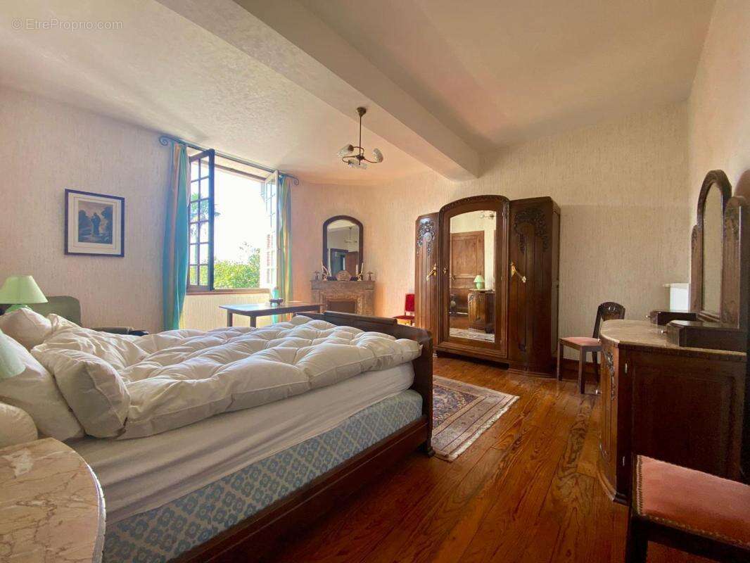 Maison 280 m² à Narp  - photo 10