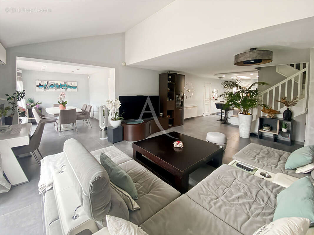 Maison à JOUY-LE-MOUTIER