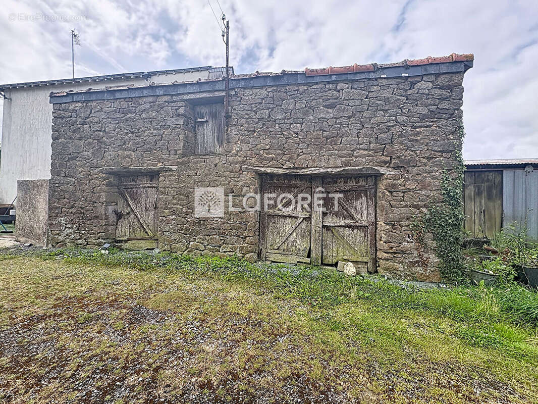 Maison à BAINS-SUR-OUST