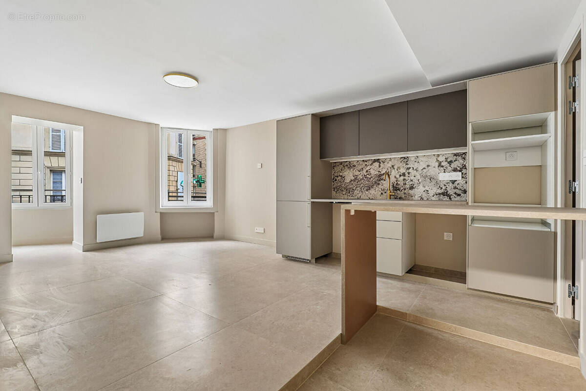 Appartement à PARIS-18E