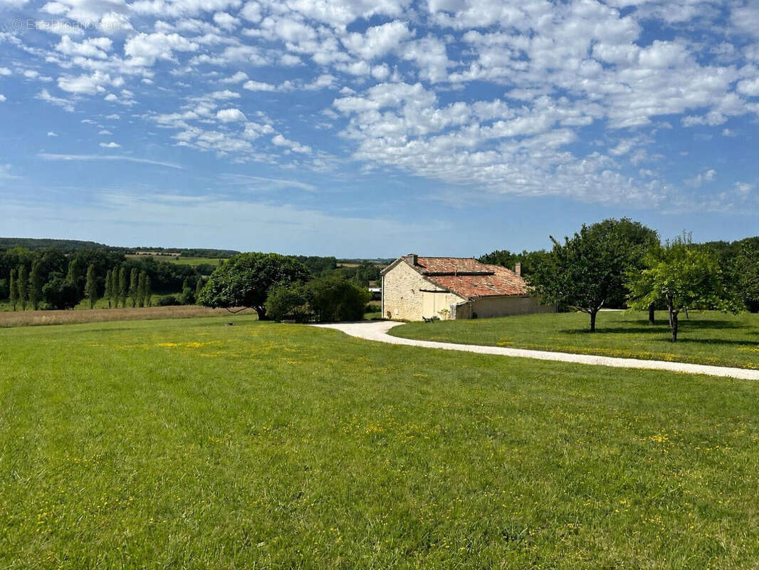 Maison de campagne en pierre sur plus d'un hectare - photo 2