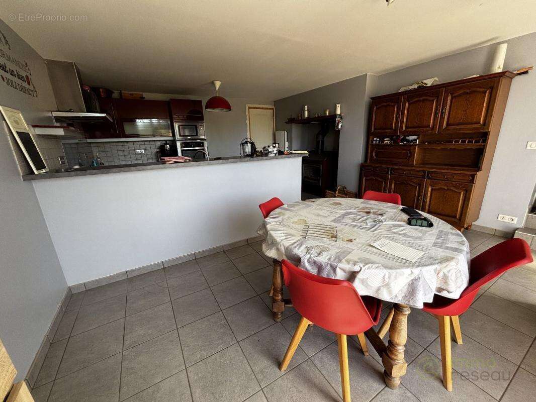 Maison 94 m² à Saint-Priest  - photo 5