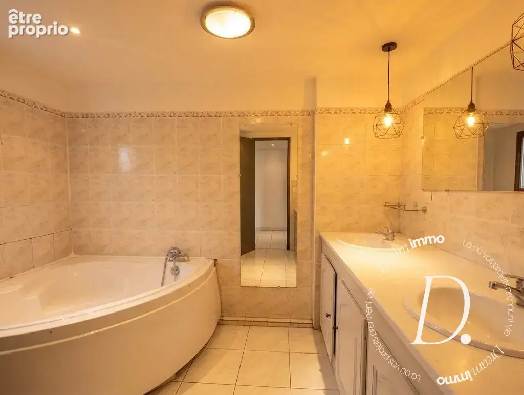 Maison 161 m² à Arles  - photo 5