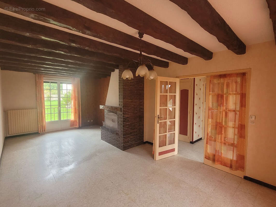 Maison à MONTLANDON