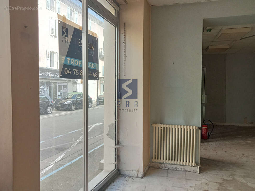 Commerce à LA VOULTE-SUR-RHONE