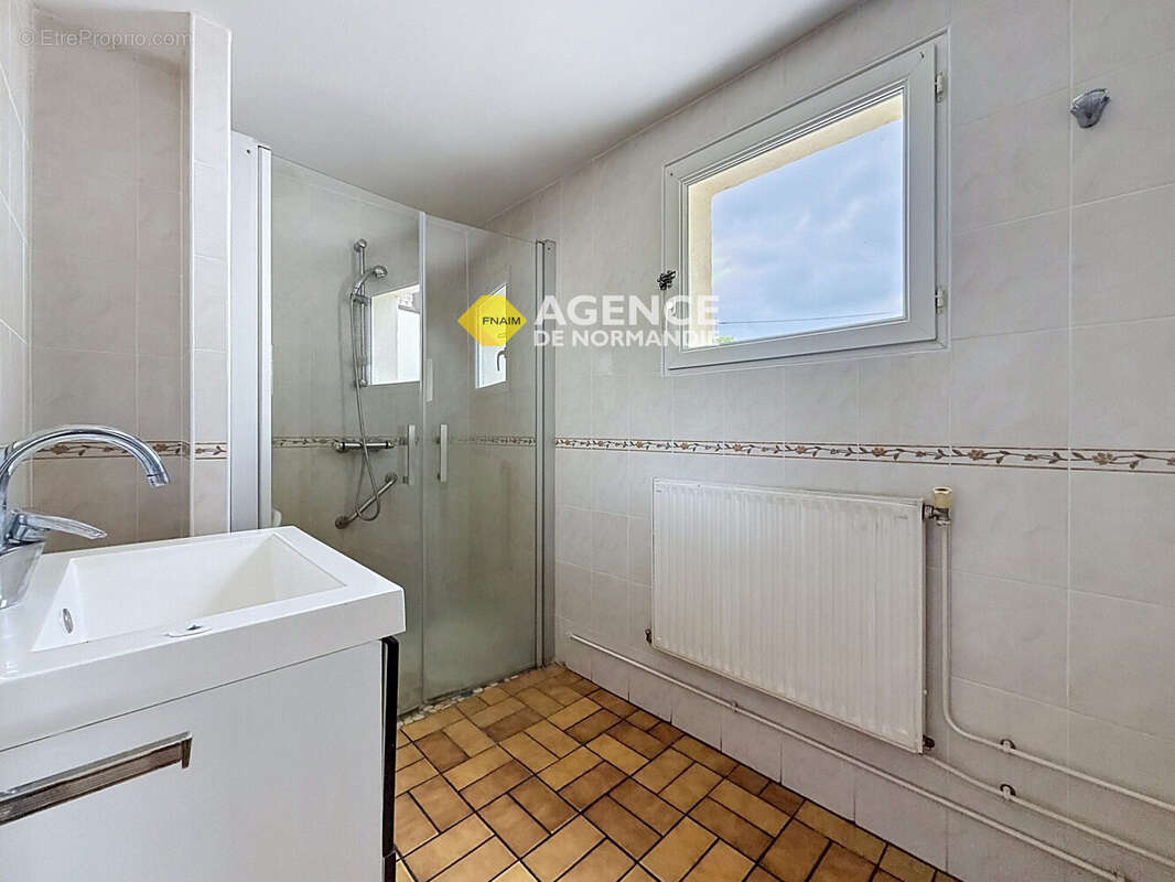 Maison à MONTREUIL-L'ARGILLE